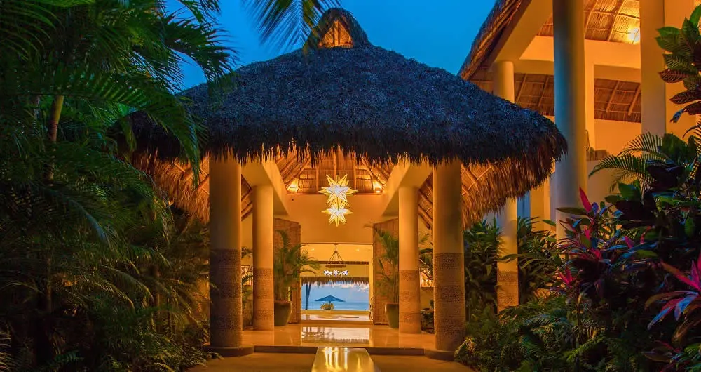 Entrance-at-night-Casa-Aramara-Punta-de-Mita