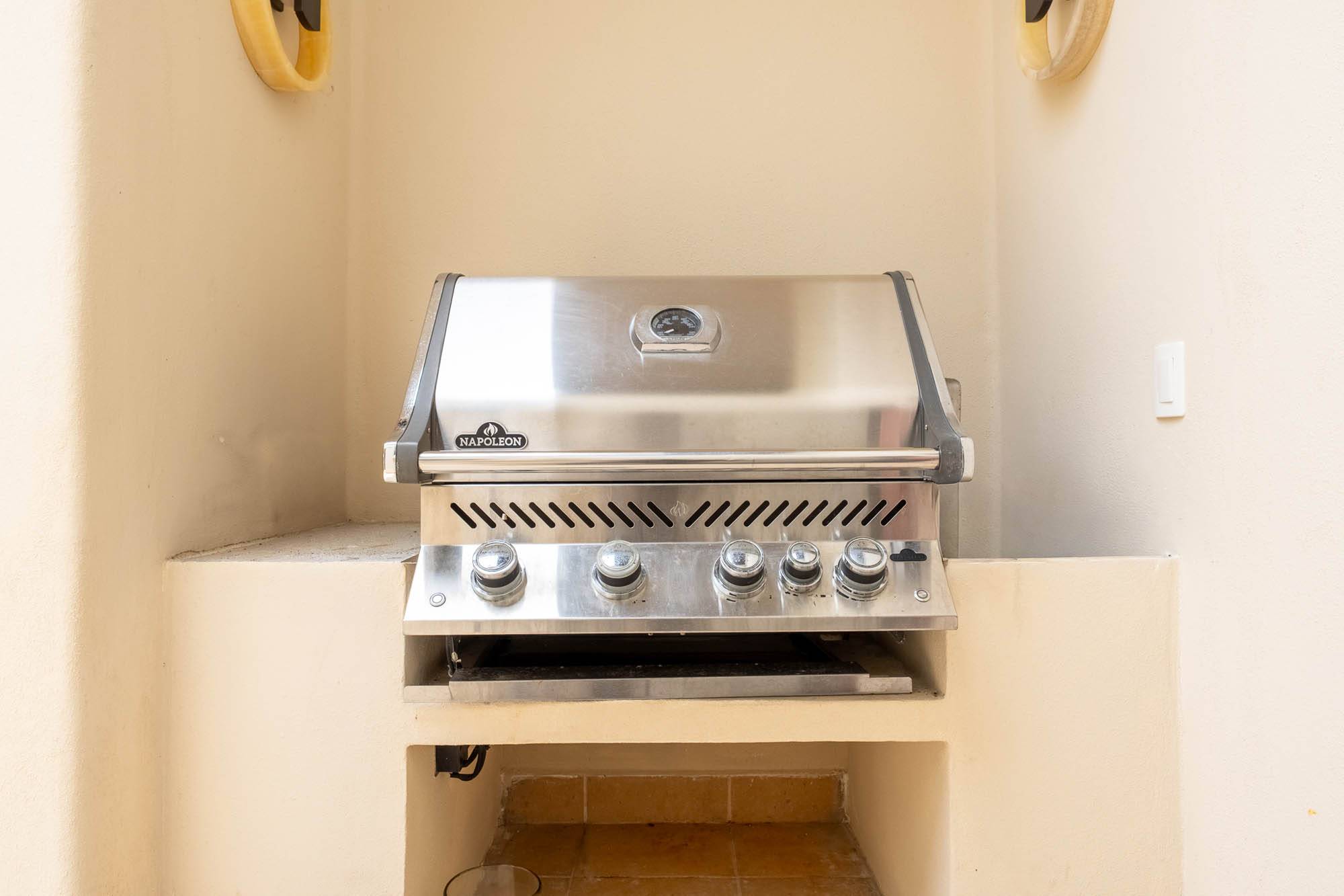 Four Seasons Villa 2037-01