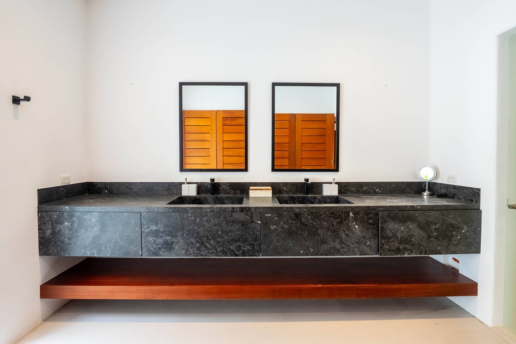 Four Seasons Villa 2037-06