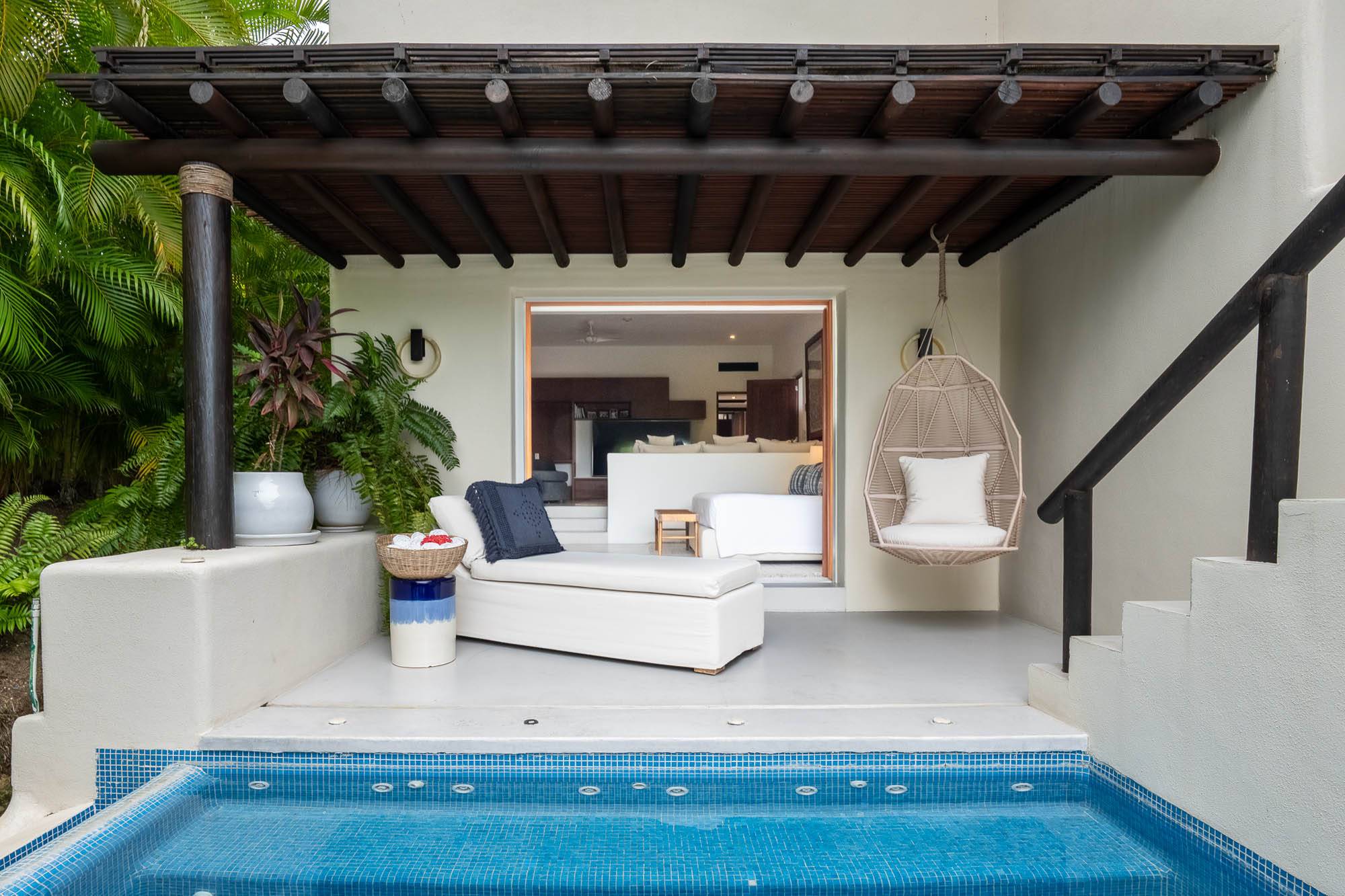 Four Seasons Villa 2037-09