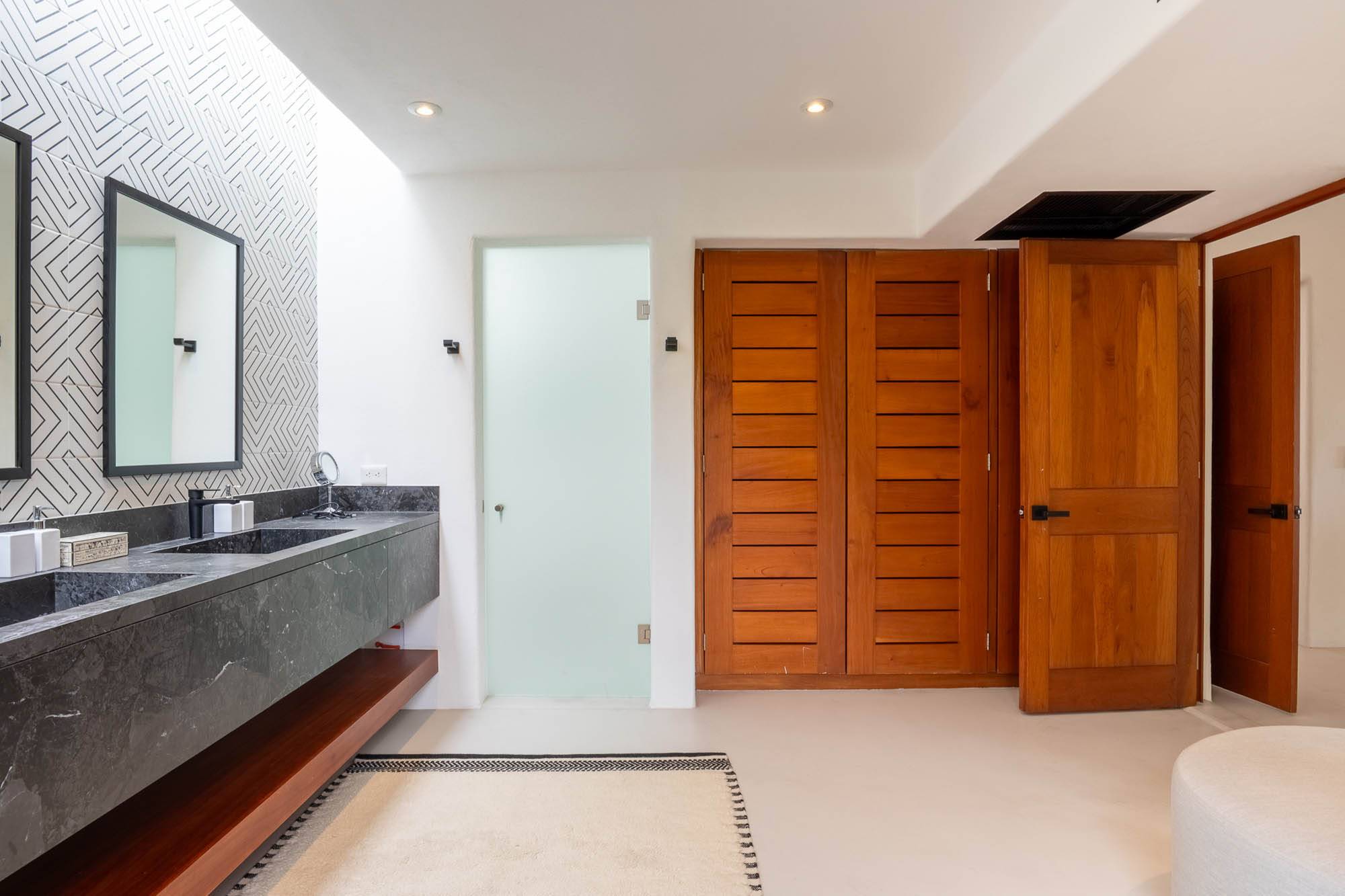 Four Seasons Villa 2037-18