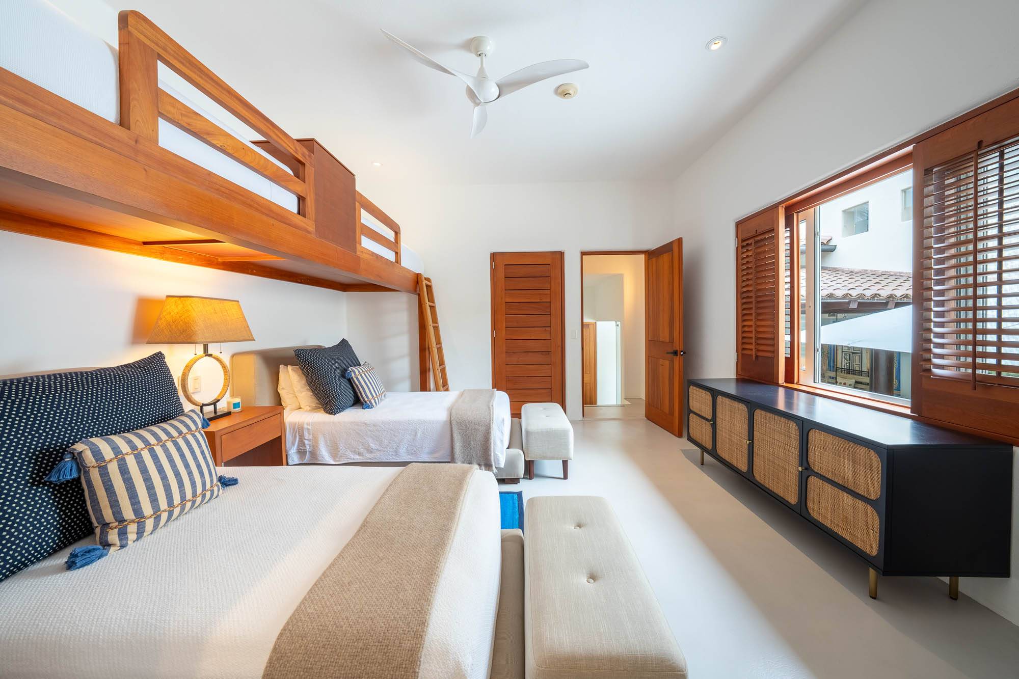 Four Seasons Villa 2037-37