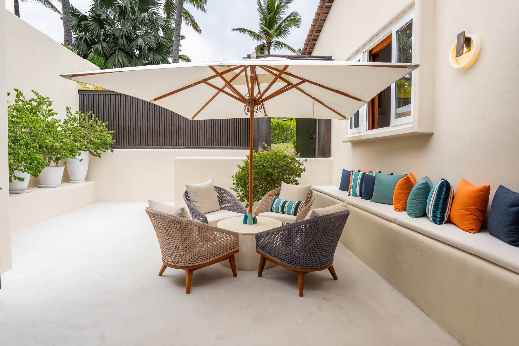 Four Seasons Villa 2037-39