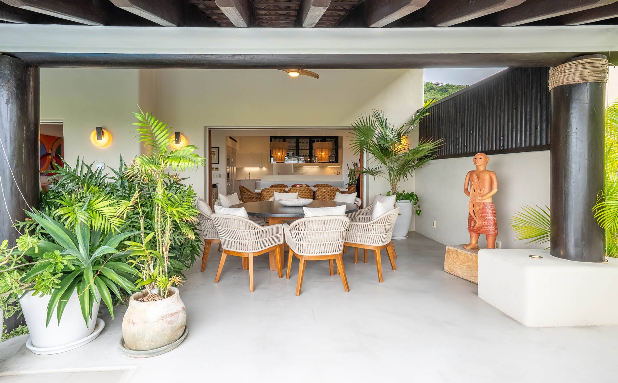 Four Seasons Villa 2037-42