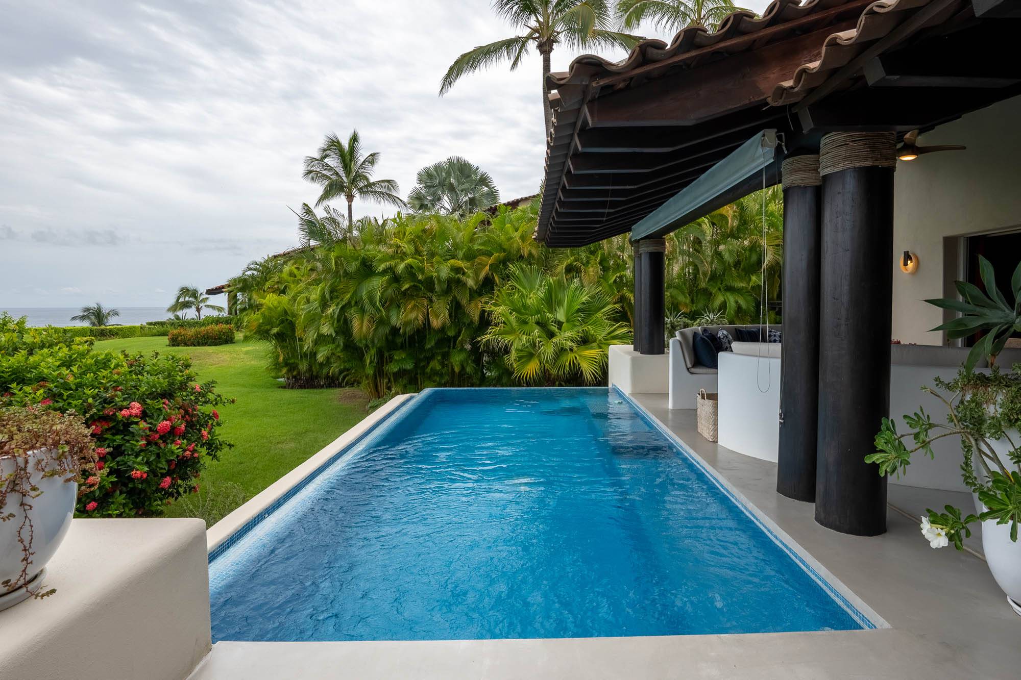 Four Seasons Villa 2037-43