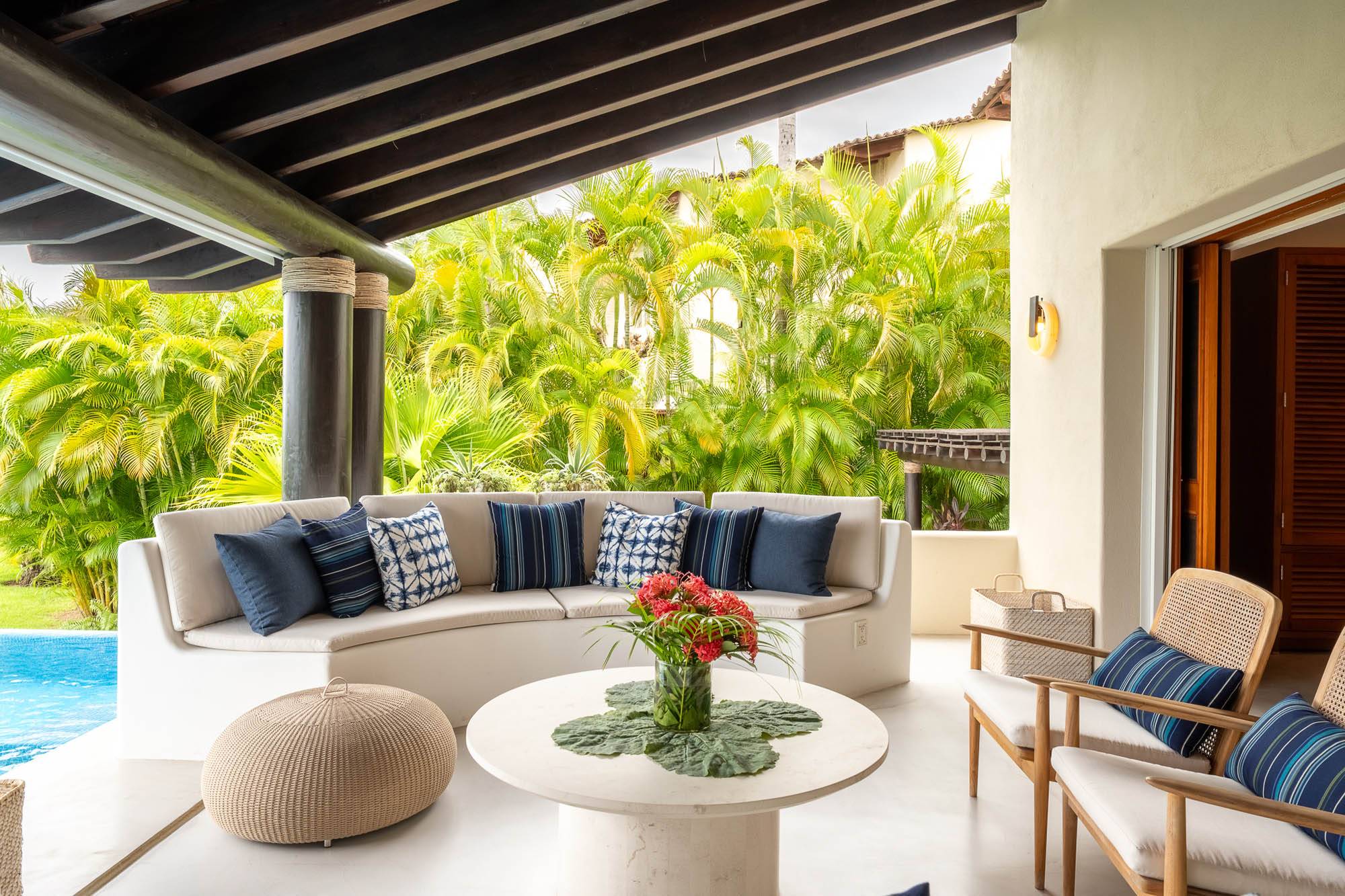 Four Seasons Villa 2037-49