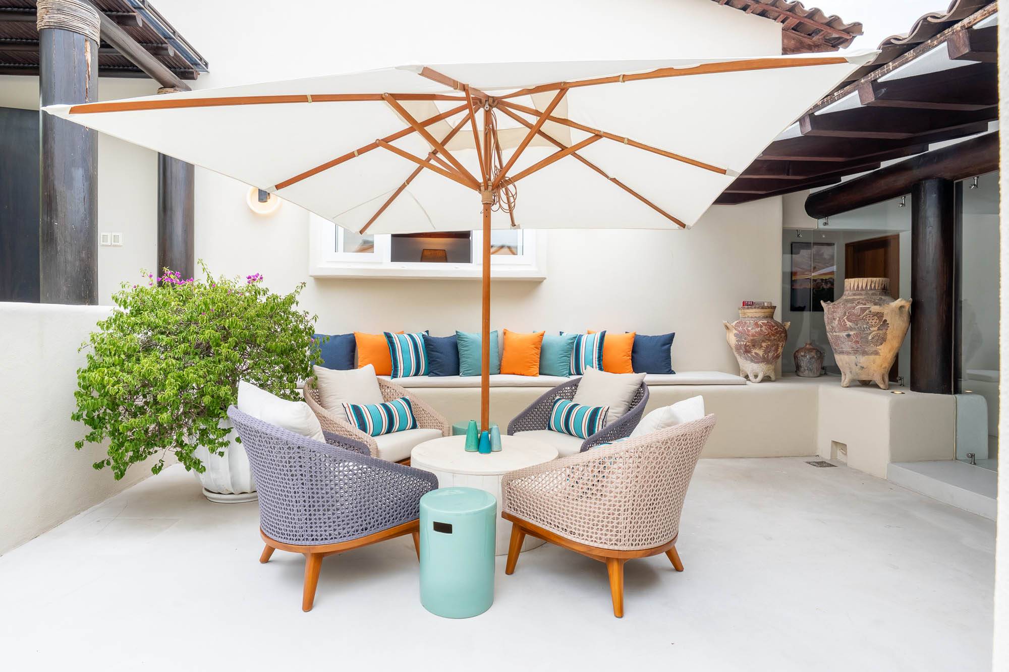 Four Seasons Villa 2037-66