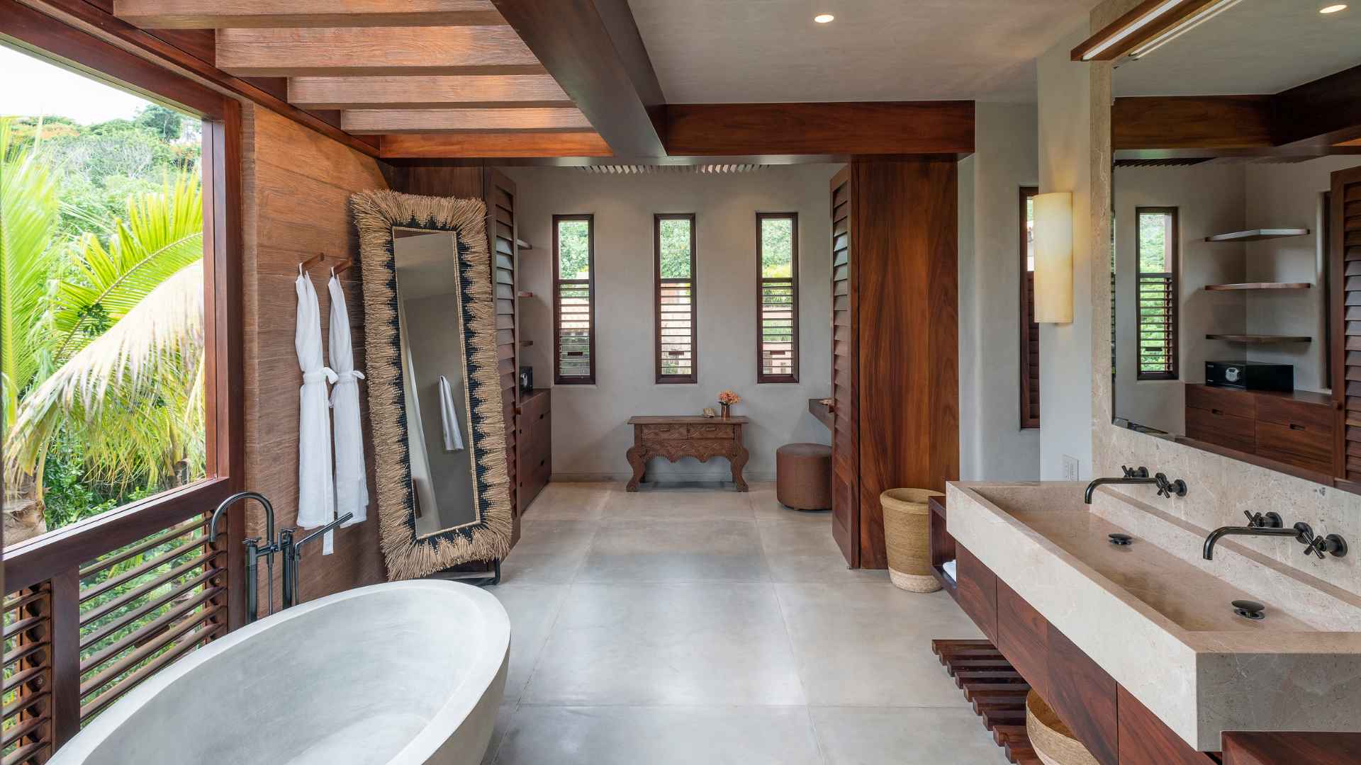 xr:d:DAEMrW4V-o4:17014,j:39701736153,t:22120519