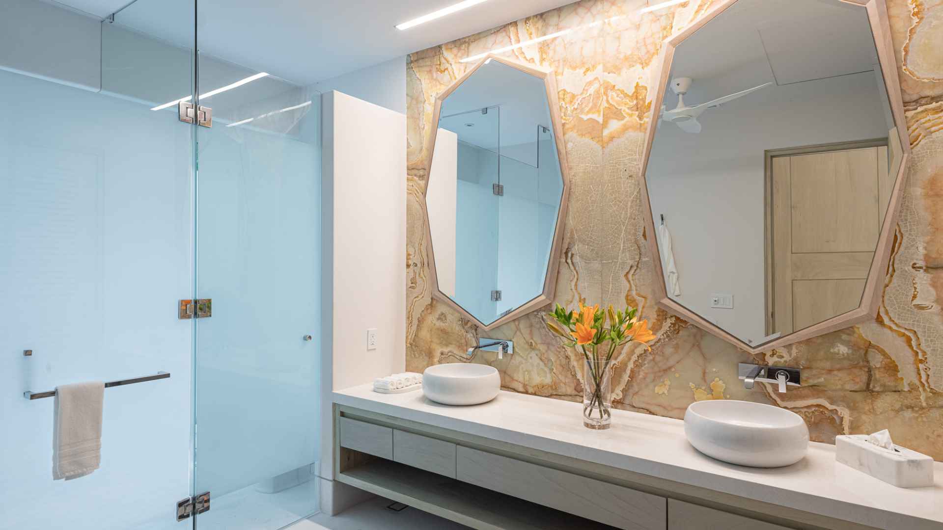 xr:d:DAEMrW4V-o4:19027,j:2909726537879179768,t:23082822