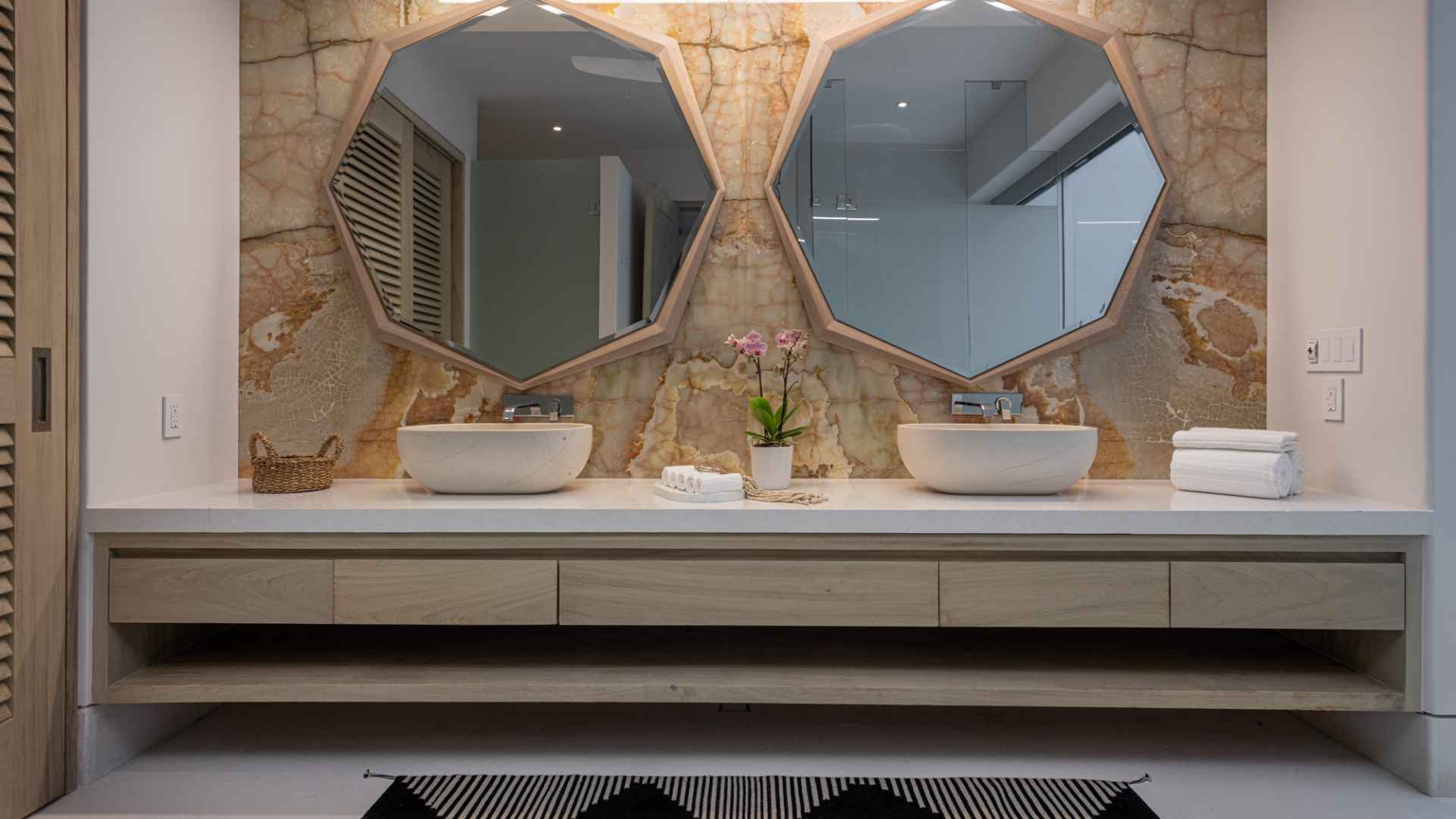 xr:d:DAEMrW4V-o4:19016,j:2957014332497551589,t:23082822