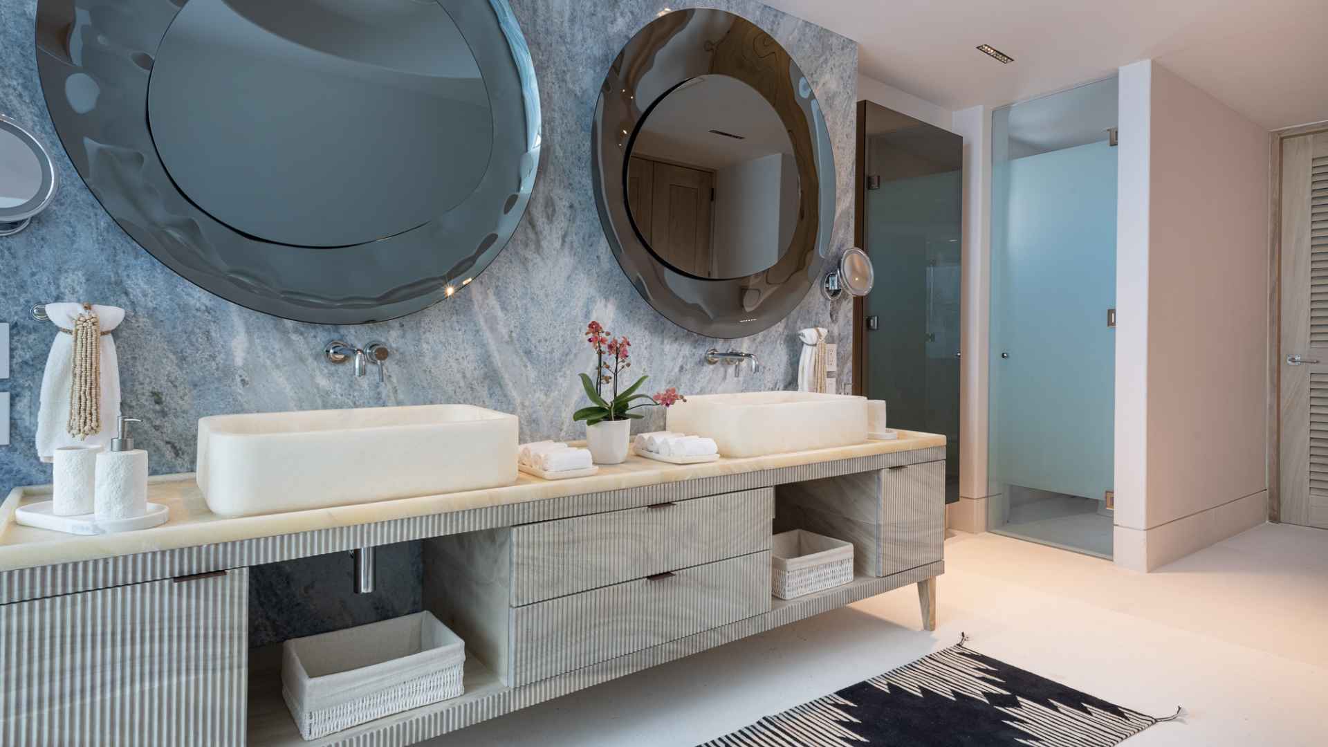 xr:d:DAEMrW4V-o4:18988,j:7534923355149067587,t:23082822